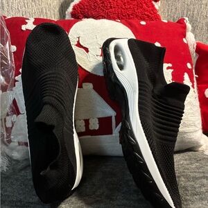 OrthoFit Black Slip-On Women's Sneakers